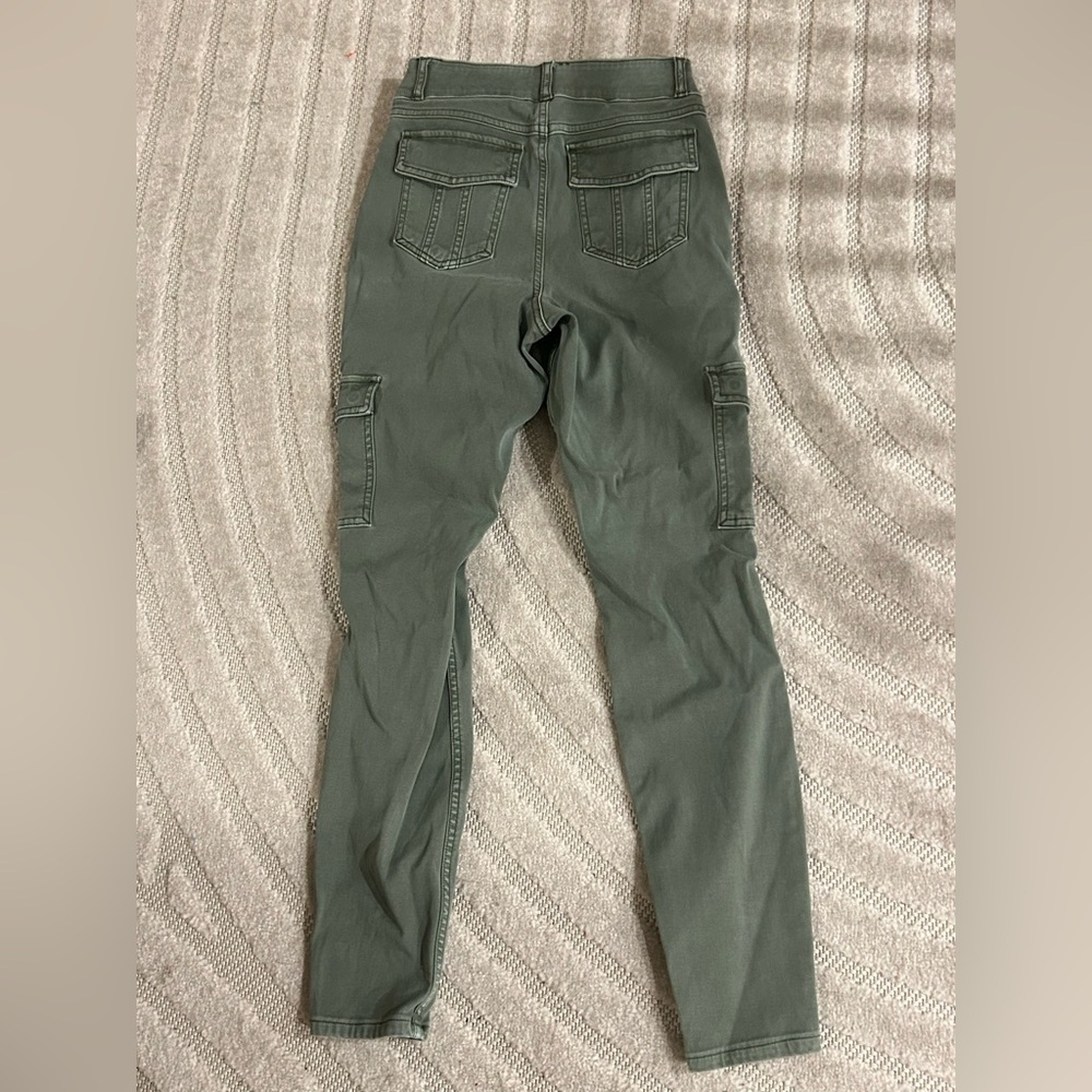 Spanx Stretch Twill Ankle Cargo Pants in Sage Green - M - Picture 5 of 10